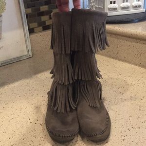 Grey fringe boots